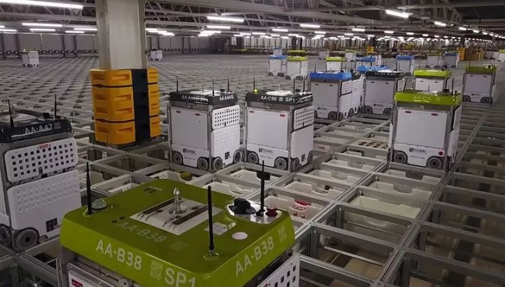 英国最大生鲜电商 Ocado 的秘诀：自动化仓库机器人替代人类插图